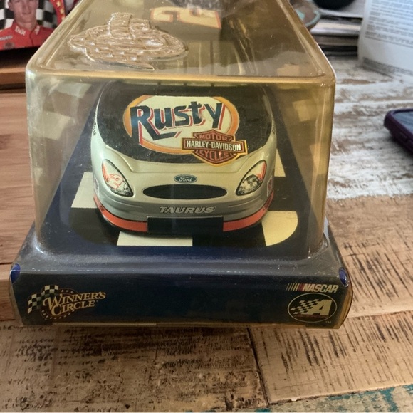 Rusty Wallace #2 Diecast Bank 1:24 Stock Car Winner’s Circle Nascar Collectable - Picture 4 of 5